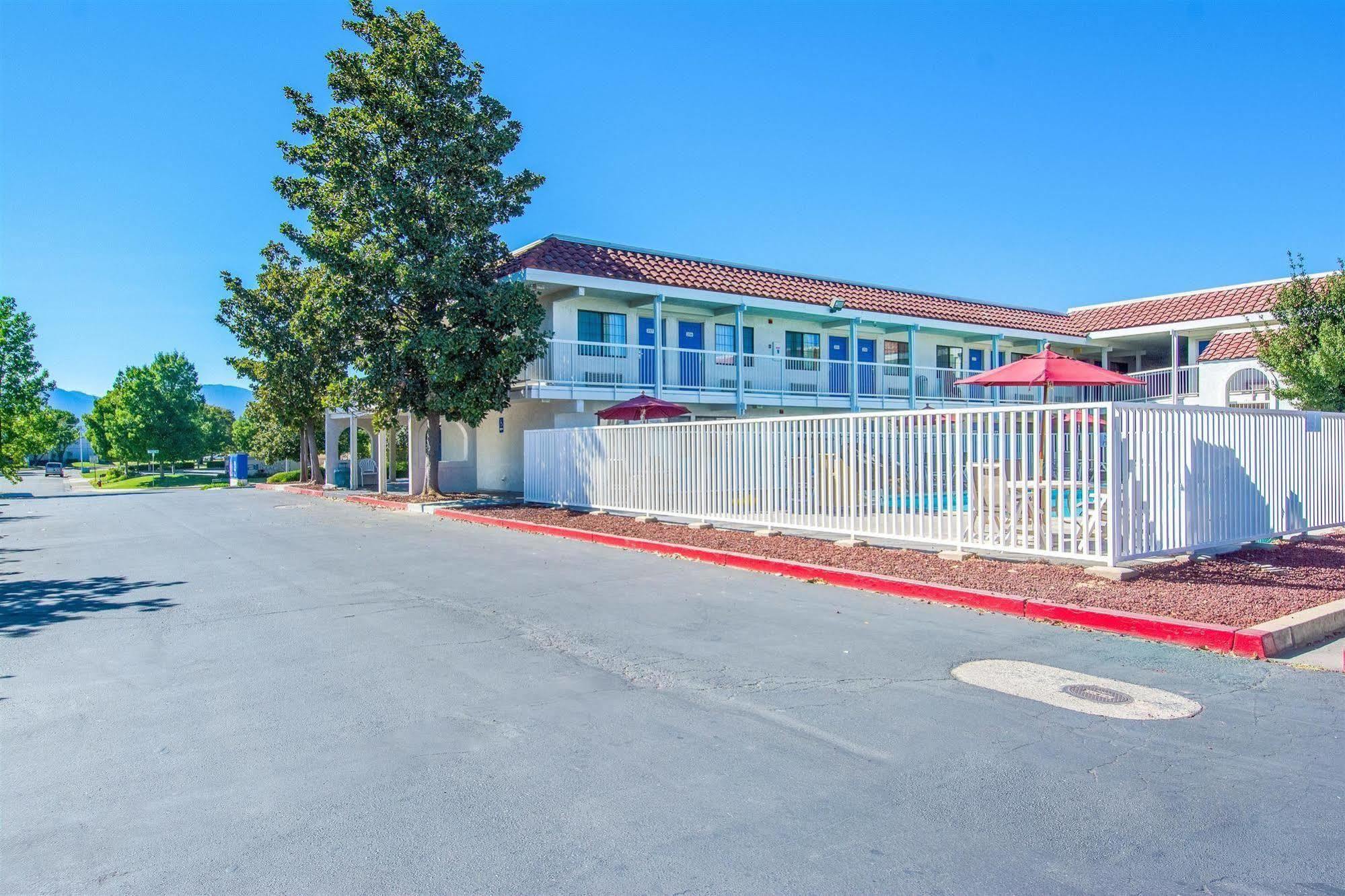 Motel 6-Redding, Ca - South Zewnętrze zdjęcie