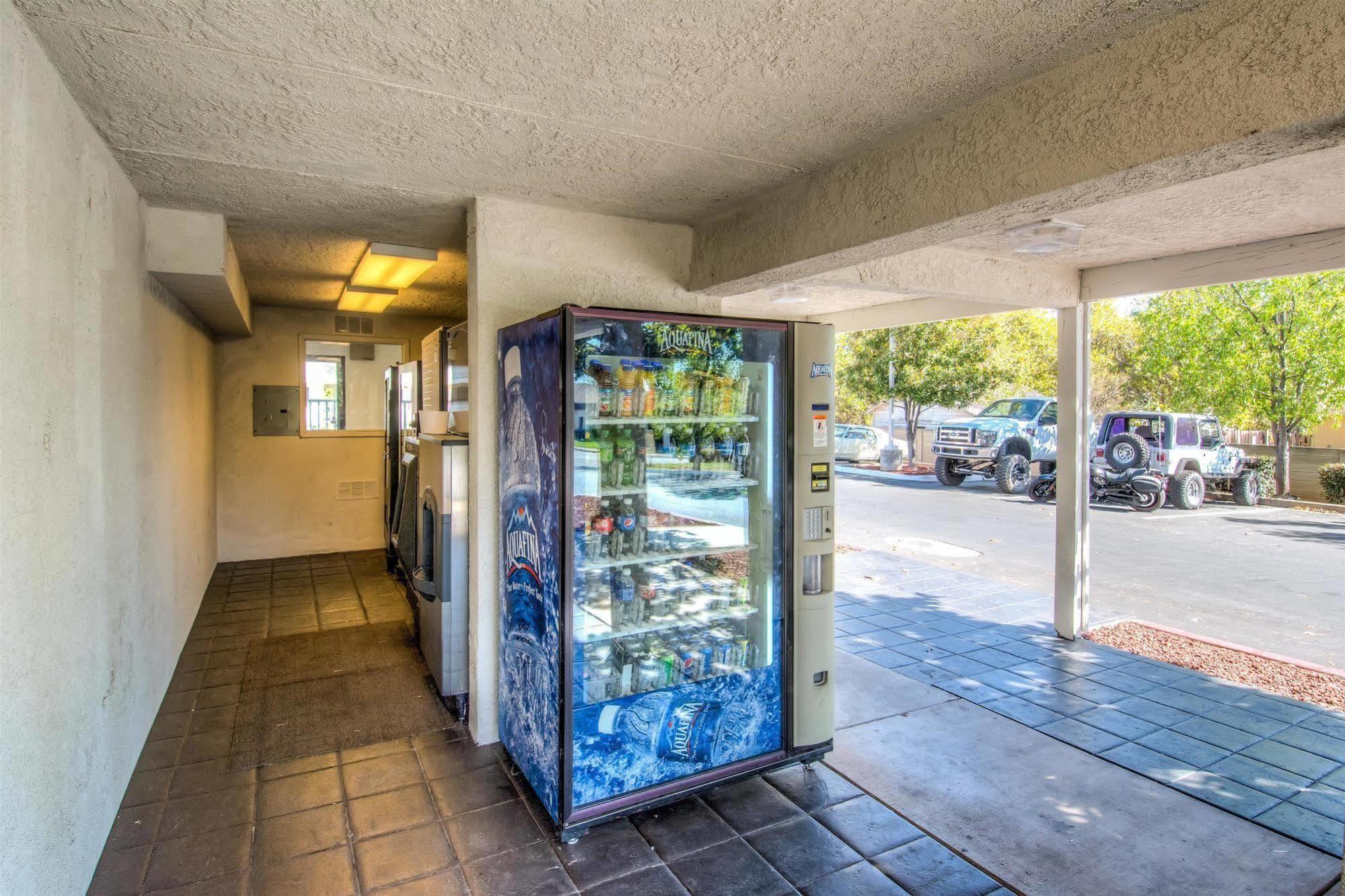 Motel 6-Redding, Ca - South Zewnętrze zdjęcie
