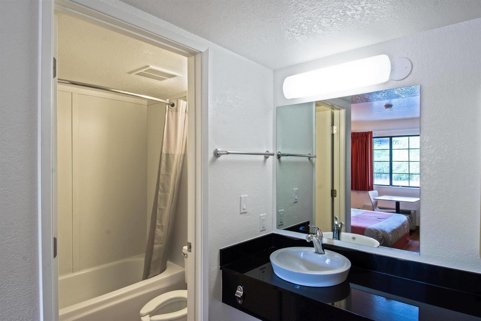 Motel 6-Redding, Ca - South Zewnętrze zdjęcie