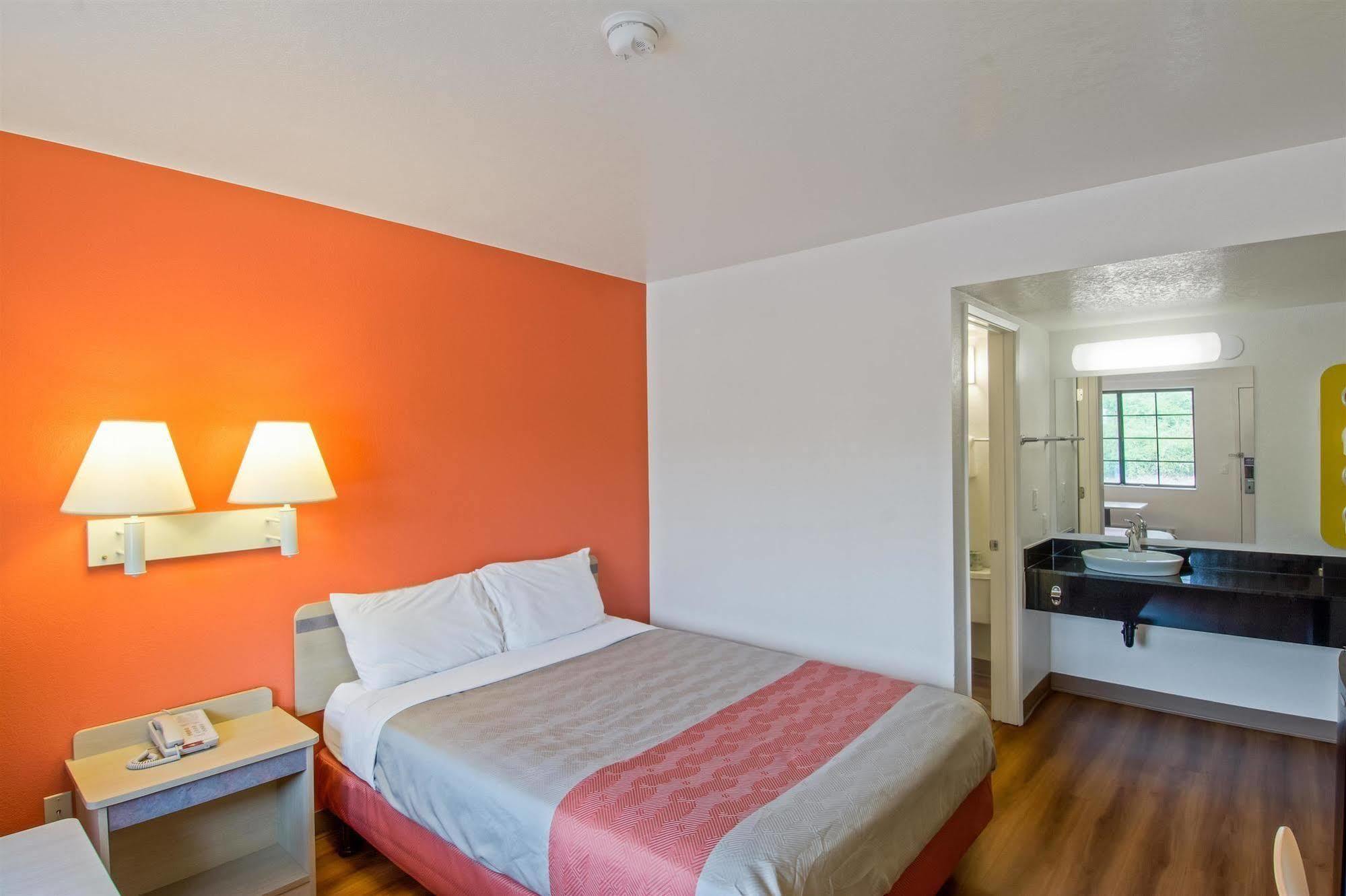 Motel 6-Redding, Ca - South Zewnętrze zdjęcie