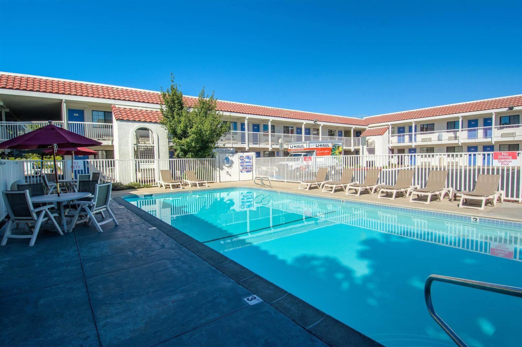 Motel 6-Redding, Ca - South Zewnętrze zdjęcie