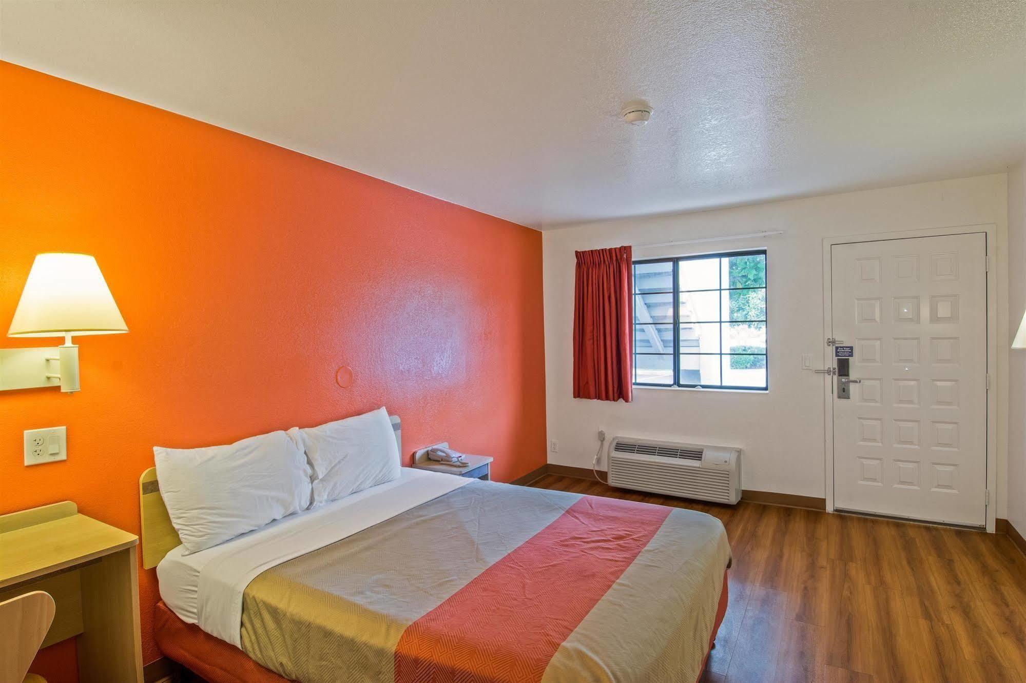 Motel 6-Redding, Ca - South Zewnętrze zdjęcie