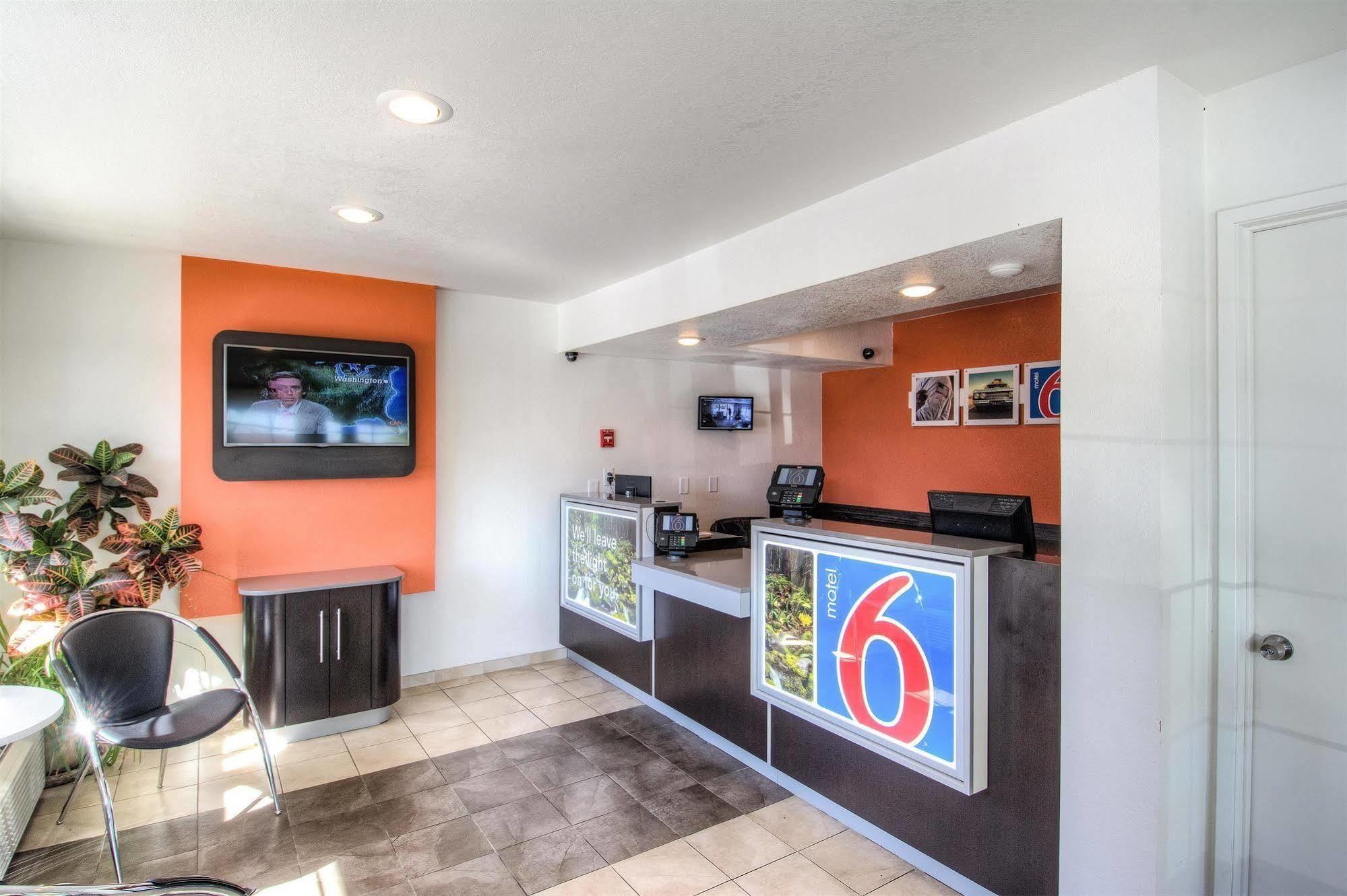 Motel 6-Redding, Ca - South Zewnętrze zdjęcie