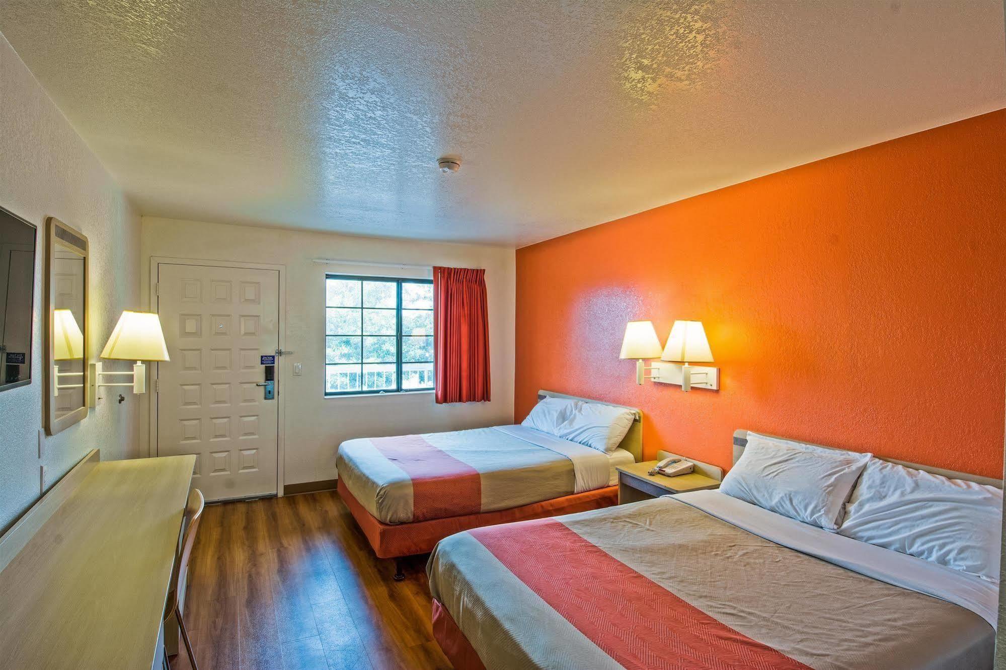 Motel 6-Redding, Ca - South Zewnętrze zdjęcie