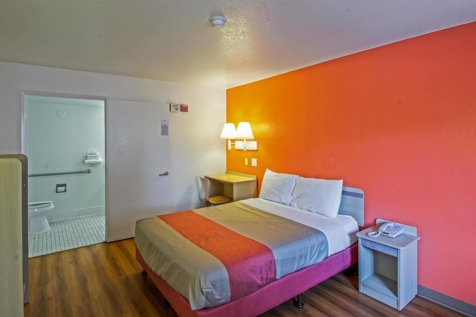 Motel 6-Redding, Ca - South Zewnętrze zdjęcie