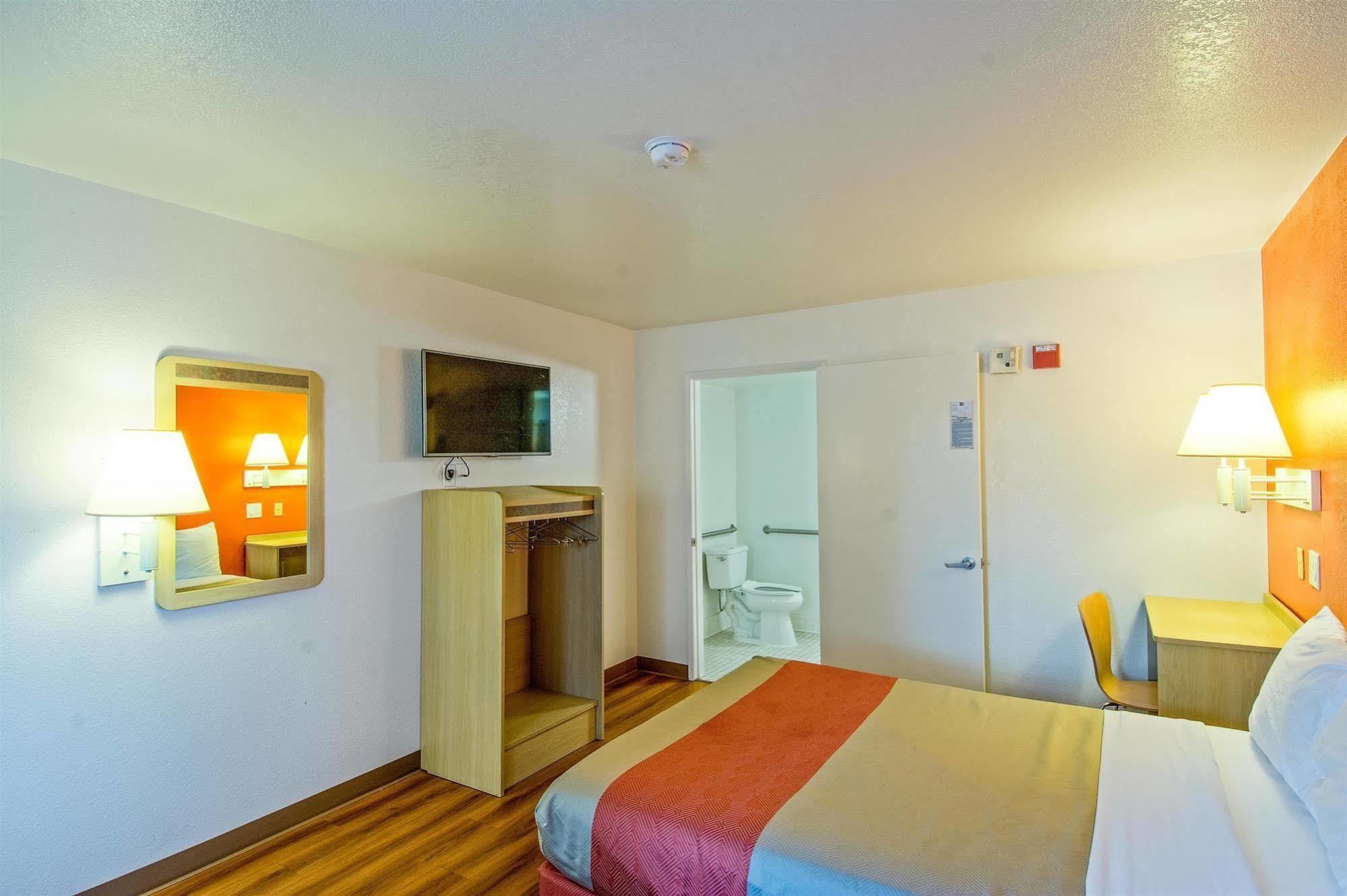 Motel 6-Redding, Ca - South Zewnętrze zdjęcie