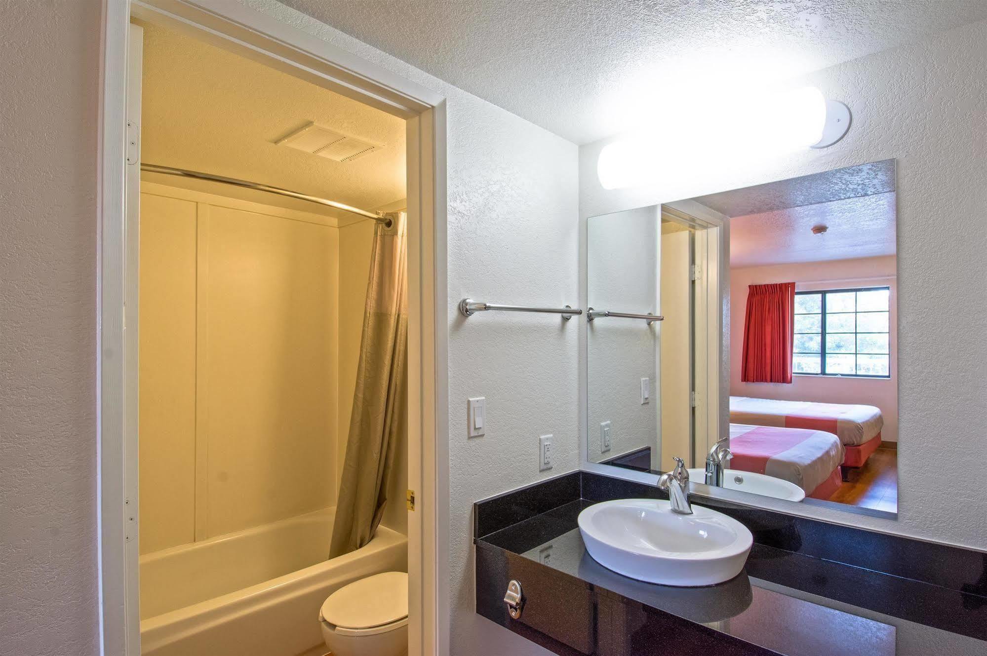 Motel 6-Redding, Ca - South Zewnętrze zdjęcie